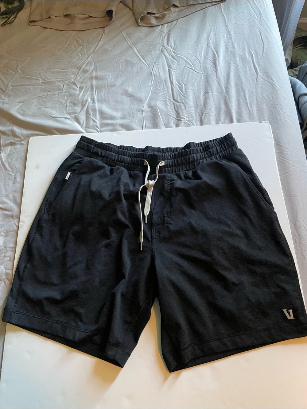 VUORI Men’s Black Ponto Shorts size Medium, 7” Inseam - Picture 6 of 7